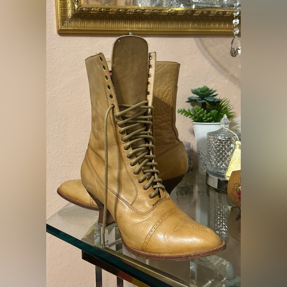 Elegant Oak Tree Farms Tan Leather Victorian Lace-Up Ankle Boots Size 9.5